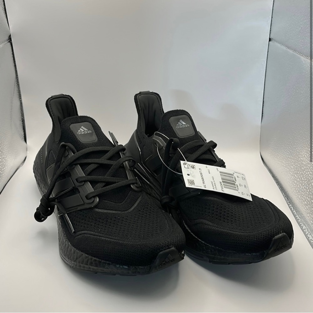 Adidas UltraBoost 22 Triple Black